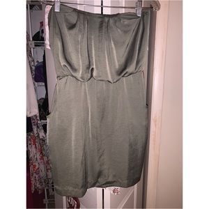 Strapless gorgeous green dress, with pockets!